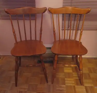 Chaises de salle à manger fabriqué au Québec Dining Chairs 1980s, View more