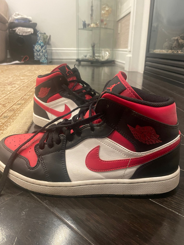 Jordan 1 Mid White Black Red (2022) in Men's Shoes in Oakville / Halton Region - Image 3