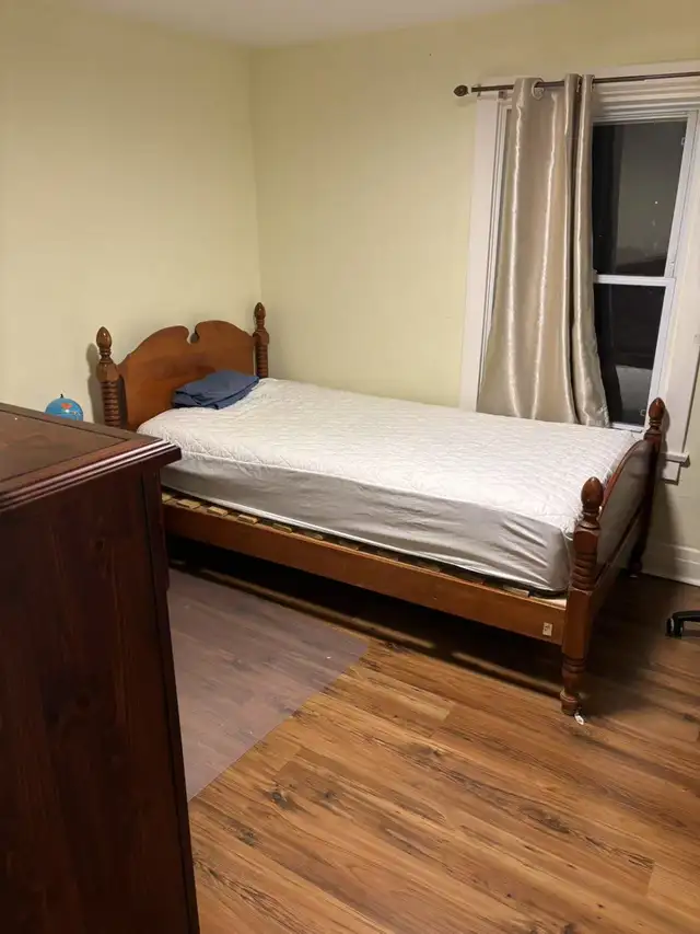 All inclusive Room for rent by Yonge Finch subway entrance