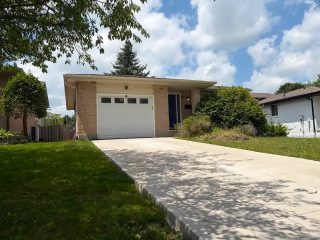 NORTH LONDON - 3+1 BDRM 2 BATH BACKSPLIT HOME - $2600+Utilities