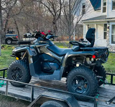 For Sale Can Am Outlander Max XT 570. Like new 300km light trail riding. Stock except for dealer ins...