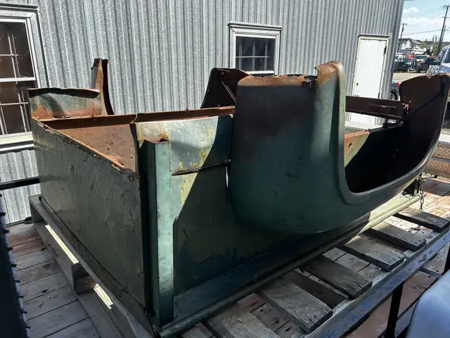 1953-79 Ford truck box in Auto Body Parts in Edmonton - Image 2