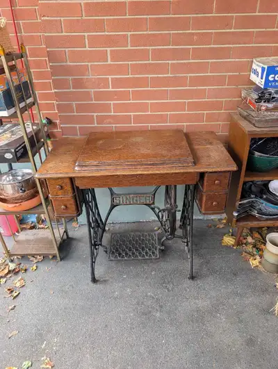 . Antique singer sewing machine. Still working. Best offer accepted