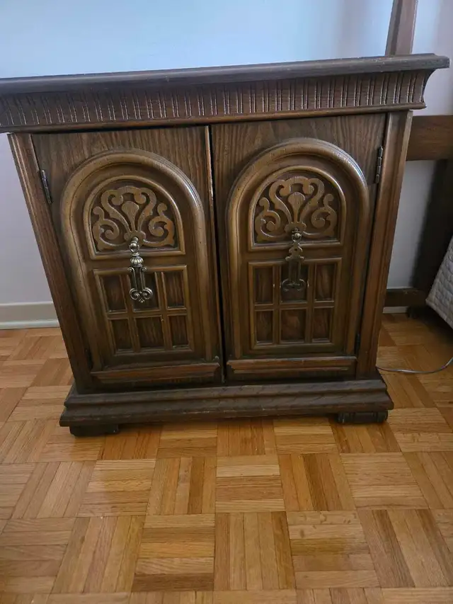 Ensemble de chambre a coucher in Dressers & Wardrobes in City of Montréal - Image 8