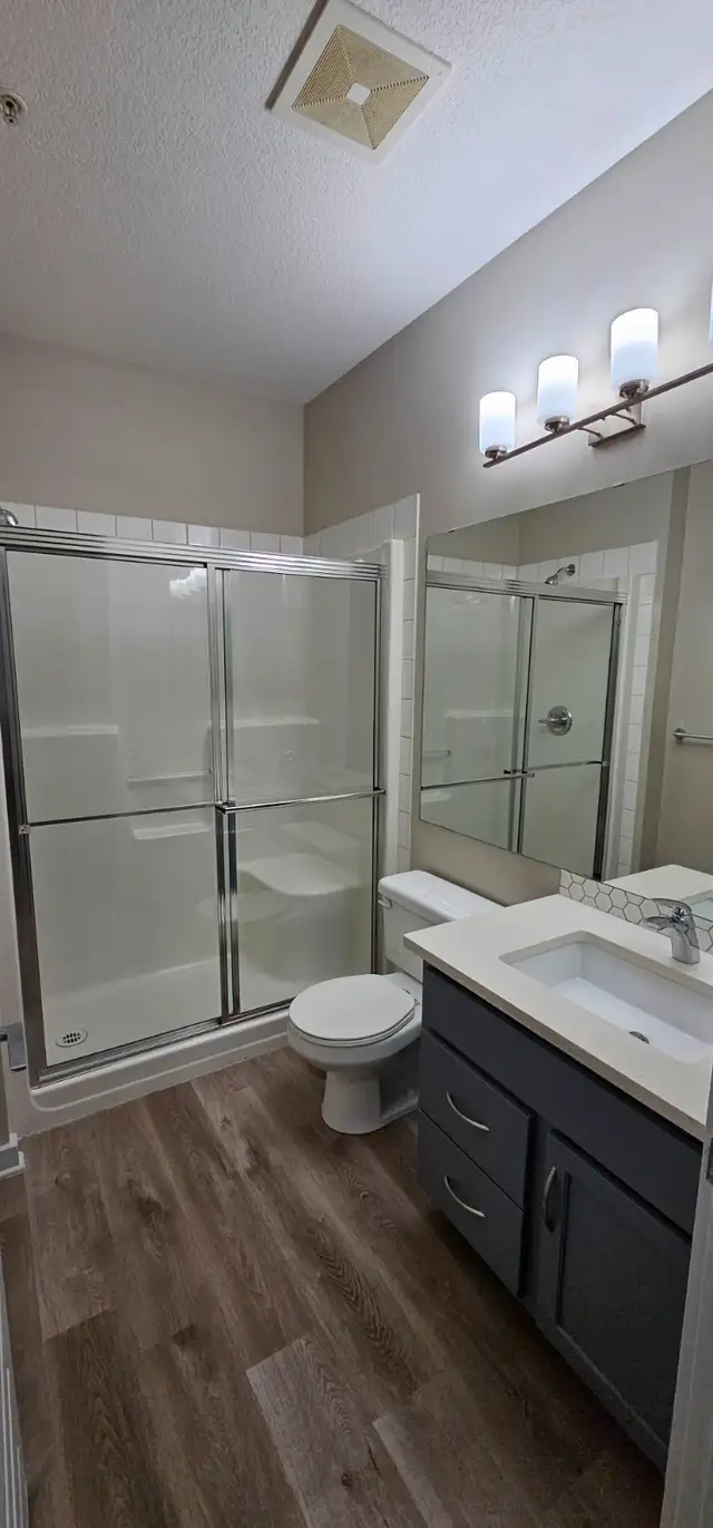 Move-In Ready 2-Bed, 2-Bath Condo in Ambleside in Long Term Rentals in Edmonton - Image 3