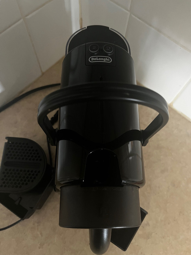 Nespresso machine with 2 espresso cups  in Coffee Makers in Calgary - Image 3