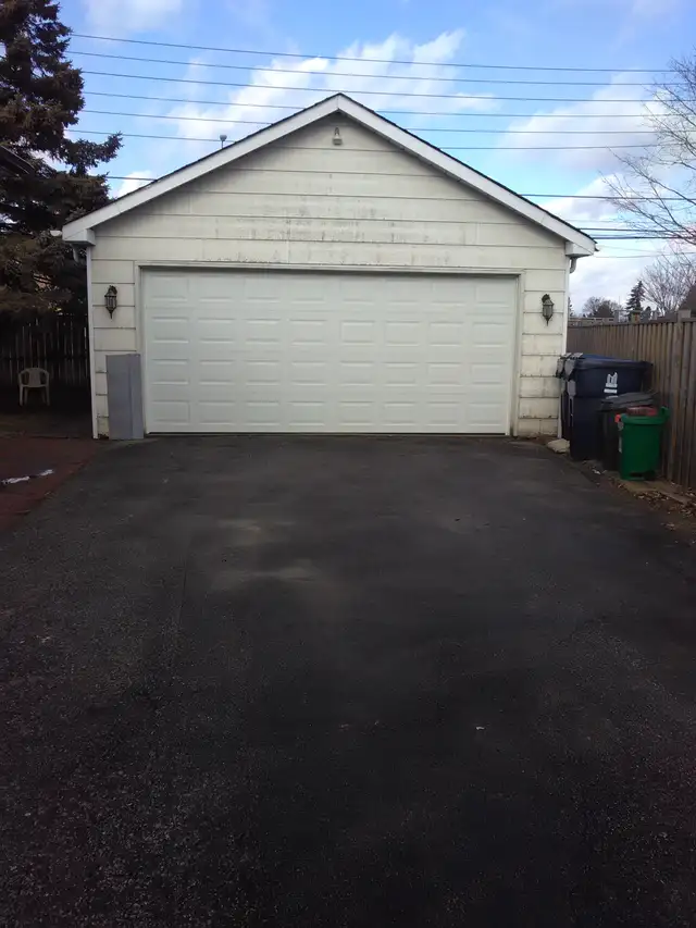 EXTRA LARGE DOUBLE CAR GARAGE - For Rent.  Markham/401 Area