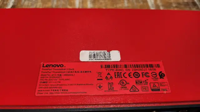 Lenovo Thunderbolt 3 Dock and 135W adapter in Laptop Accessories in Mississauga / Peel Region - Image 6