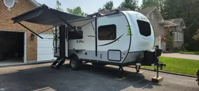 2020 Flagstaff E-Pro 19FBS is a great choice for those who want a compact yet fully loaded RV. OPEN...