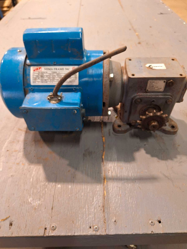 Motor and reduction gearbox in Other Business & Industrial in Markham / York Region - Image 2