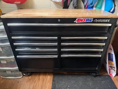 9 Drawer Toolbox 2 Keys for the lock Everything works great Bought 2.5 months ago from Home Depot br...