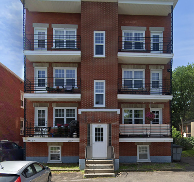 Charmant appartement 4 ½ situé dans un immeuble calme et bien entretenu. Le logement comprend un sal...