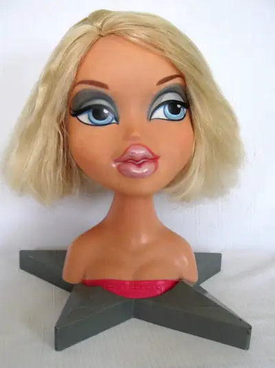 VINTAGE 2002 BRATZ STYLING HEAD on STAR BASE..BLONDE with BLUE EYES Aside having had a hair cut at o...