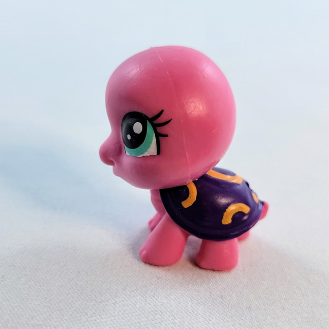 Littlest Pet Shop LPS #4142 Lollie Shields Turtle Toy Hasbro Pet in Toys & Games in Strathcona County - Image 3