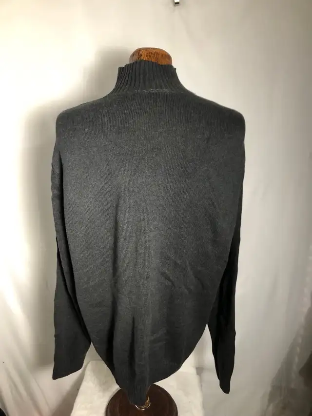 Men’s Grey Sweater. Banana Republic. XL in Men's in Edmonton - Image 3