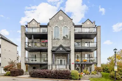 In Sainte-Dorothee, Laval, 4 1/2 for rent, close to the REM. Fully furnished kitchen. A Sainte-Dorot...