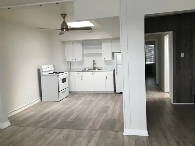 2 Beds 1 Bath Apartment by Yorkdale mall