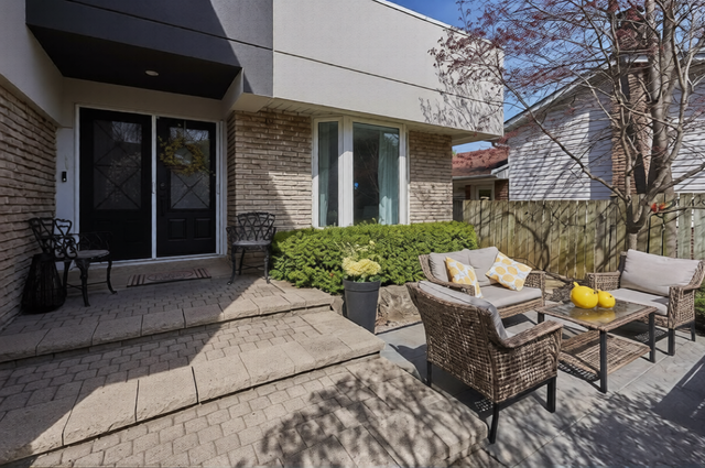 Spectacular 2 storey home located in Oakville's Falgarwood, photo 2 of 4