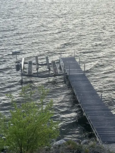 GM-HYD 6500 Hydraulic Boat Lift 6,500 lb capacity hydraulic lift in great condition. • Pontoon ladde...