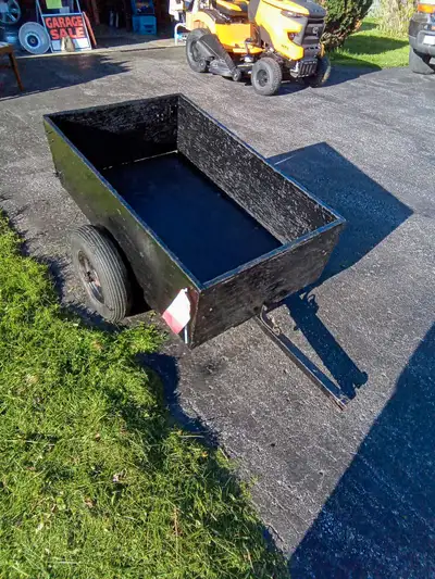 This is the perfect little trailer to go behind a 4 wheeler or a lawn tractor. Tailgate has a dump f...