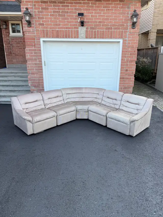 Vintage 5 units modular sofa in Couches & Futons in Oshawa / Durham Region - Image 4
