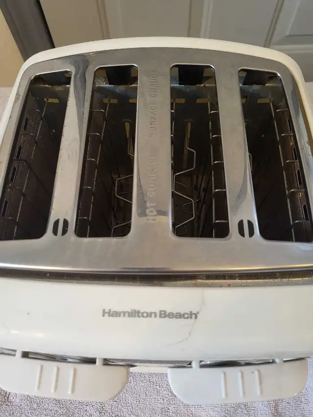 Hamilton Beach 4-Slice Toaster in Toasters & Toaster Ovens in Winnipeg - Image 4