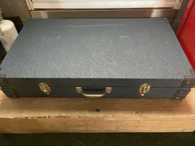 Pedalboard case / pedal storage rack ou rangement pour pédales, View more