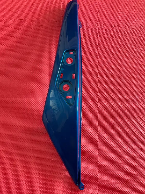 Kawasaki Ninja ex650r Right Side Rear Tail Cowling 36040-0082-15 in Other in Barrie - Image 11