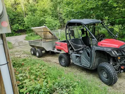 Honda Pioneer 520 2021 à vendre, seulement 2800km très propre, excellente condition, toit OEM Honda,...