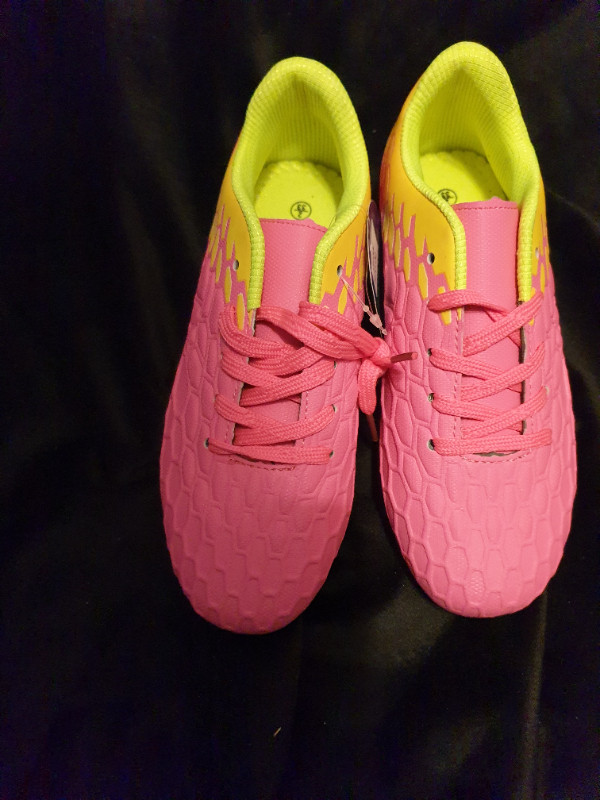 Girls Size 2 Hawkwell Outdoor Shoes in Soccer in Calgary - Image 2