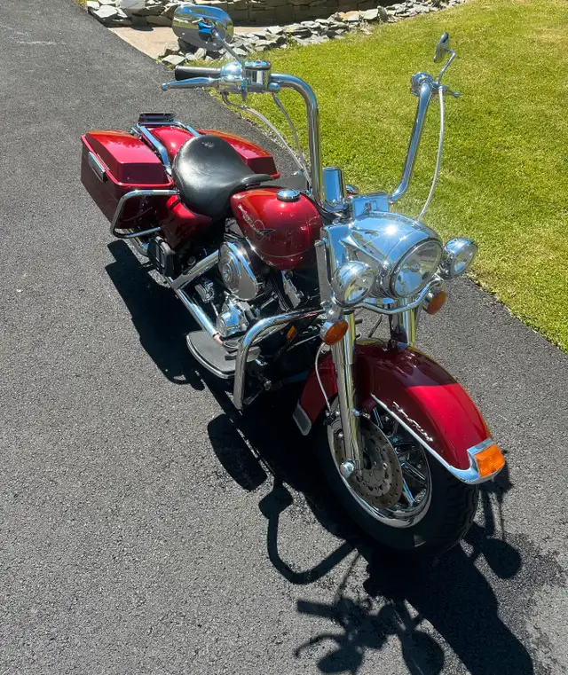 2006 Harley roadking(New 103 motor installed) in Touring in Bedford - Image 5