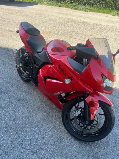 Great bike for beginners. Female ridden - the bike was lowered from the previous owner. Two brother...