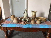 Ensemble de poterie artisanale