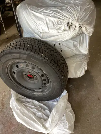 $400 for 4 - Michelin X Ice Snow SUV winter tires (245/65R 17) on rims for 2019 Honda Pilot. Used fo...