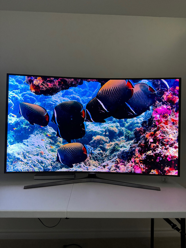 Samsung 65 inch Curved 4K TV in TVs in Belleville