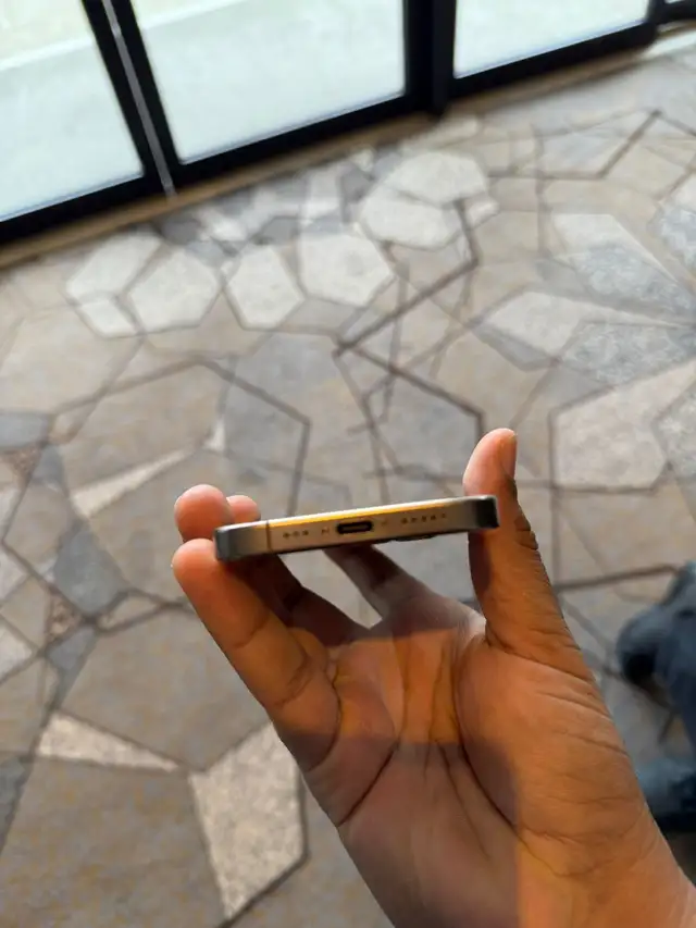 iPhone 16 pro  in Cell Phones in Delta/Surrey/Langley - Image 7