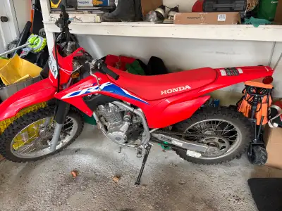 Get ready to hit the trails with this Honda CRF250! This dirt bike is in excellent condition.Electri...