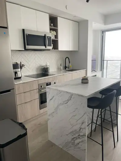 Unobstructed Views!! 1 Bed Plus Den, 1 Bath Location: Kipling/Queensway Spacious balcony, new applia...