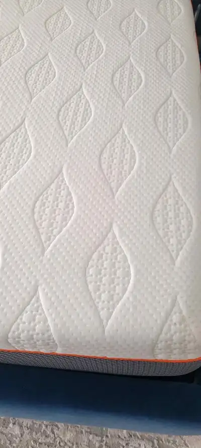 5k new 650$ used: Dormeo Octa double mattress matelas very clean, View more