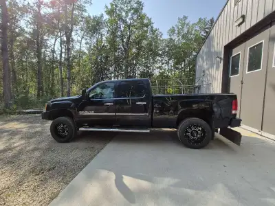 2012 GMC DURAMAX DENALI 2500 HD 6.6 FT BOX BODY IN EXCELLENT CONDITION. LEATHER INTERIOR, 2012 GMC D...
