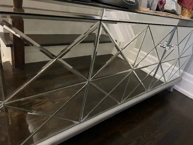 Elegant mirrored credenza cabinet in Hutches & Display Cabinets in Ottawa - Image 4