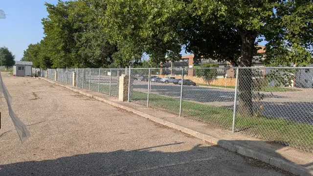 fence and deck install590081410299351044