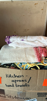 Assorted kitchen aprons/towels 