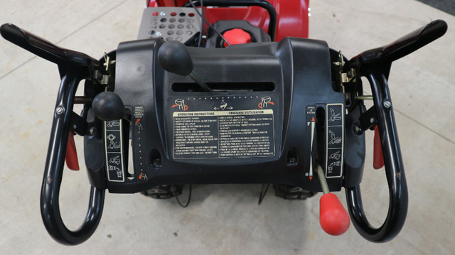 Craftsman 27 Inch Snowblower...Great Shape. in Snowblowers in St. Catharines - Image 3