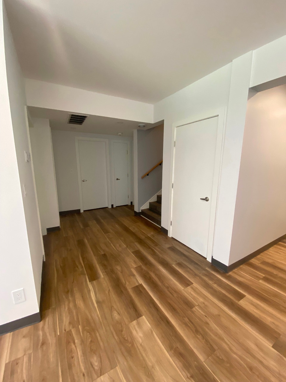 October 1: Lower level 2 bed, 1 bath with private entrance 4