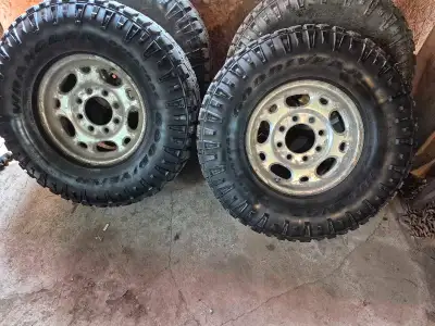 285/75R16 Goodyear wranglers lots of tread on 8 bolt chevy rims 800$