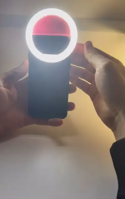 Tes photos manquent de lumière ? Cet anneau lumineux LED améliore instantanément l’éclairage. ✔ Form...