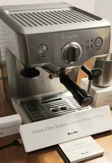 Duo-Temp Pro Commercial Coffee Machine in Coffee Makers in City of Toronto - Image 3