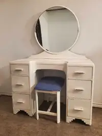 Vanity dresser 