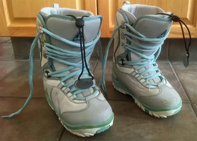 Nishi Snowboard Boots ~ 230 Mondopoint in Snowboard in Calgary - Image 8